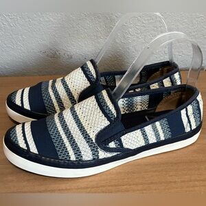 SPERRY Seaside slip on sneaker size 8.5 Memory Foam Great condition Blue & White